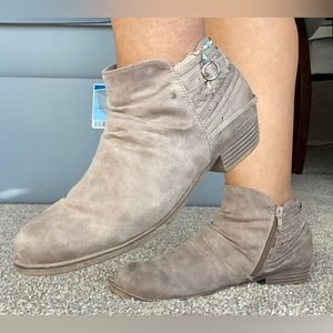 Ash Grey Faux Suede Peter Pan Ankle Boots Size 9